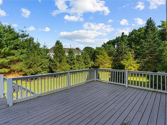 5th image of 80 Howland Rd