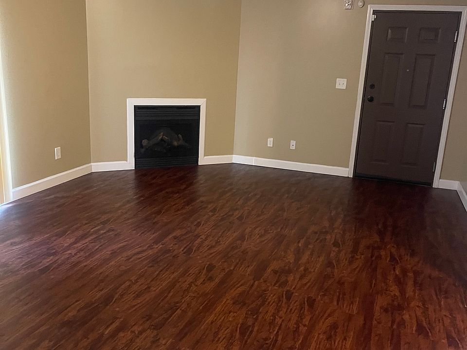 1st image of 1019 Camelot Dr