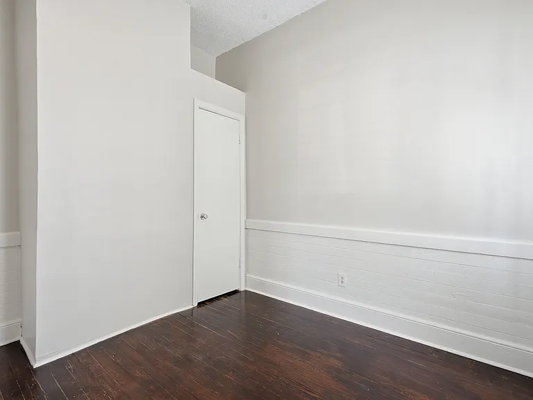 520 E Hall Ln — Photo 18