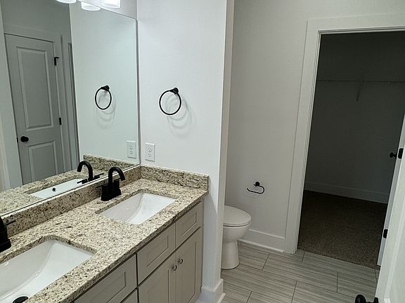 5th image of 627 S Wall St #59