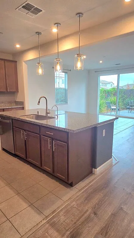 4 bed, 3.0 bath, 2127 sqft, $3,275 — Photo 3