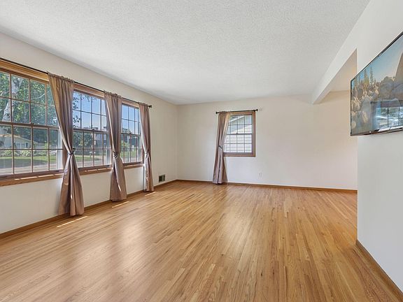 5th image of 1797 Skillman Ave W