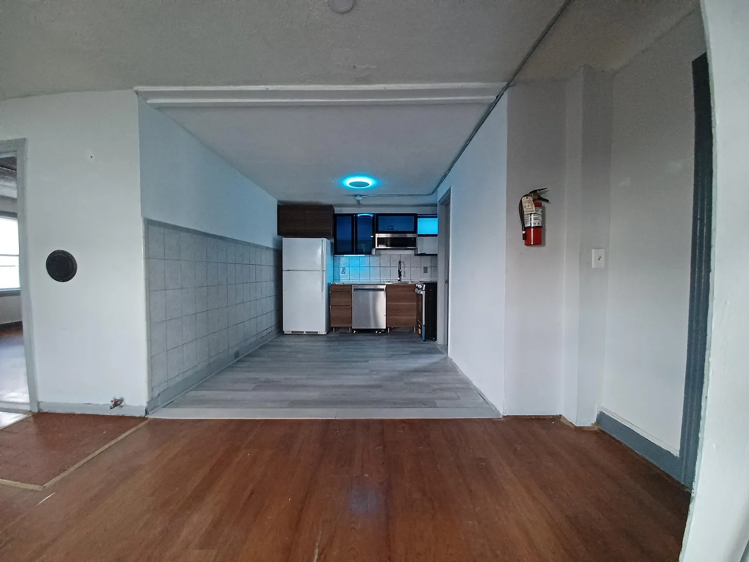 2 bed, 700 sqft, $1,900 — Photo 3