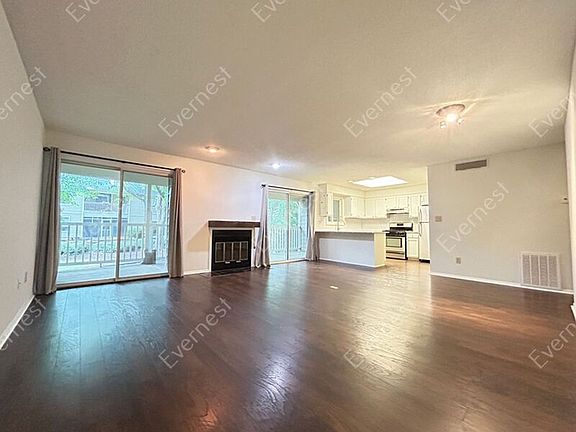 4th image of 24 Doranne Ct
