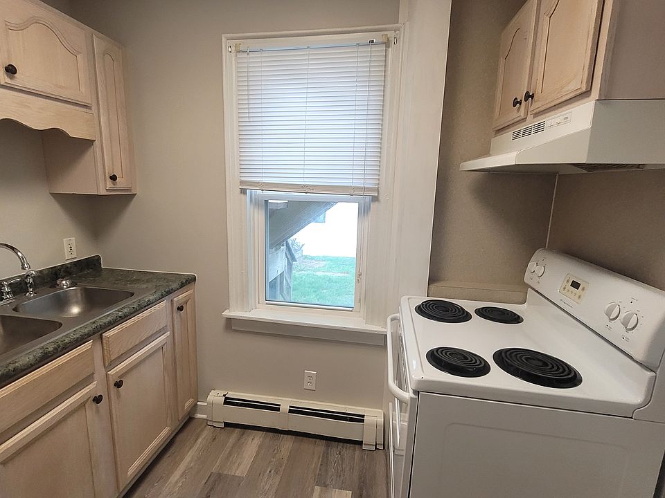 1st image of 225 Pleasant St