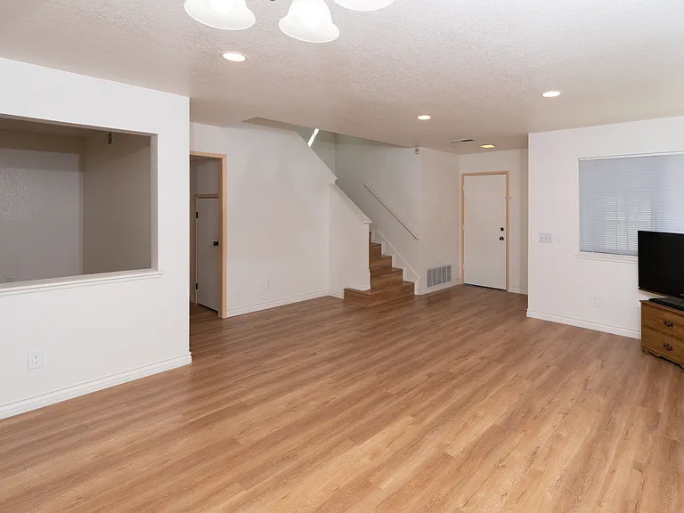 3633 Daybreak St — Photo 4