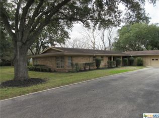 920 S Pecan Ave, Luling, TX 78648