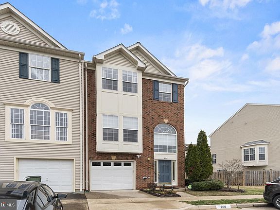 4th image of 200 Blossom Ln
