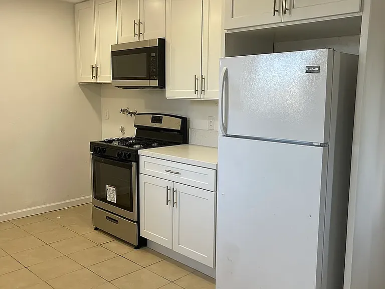 NEW COUNTERTOPS AND KITCHEN