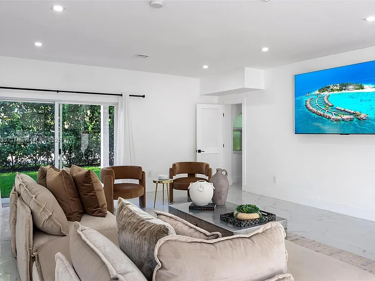 1651 SW 13th Ave — Photo 9
