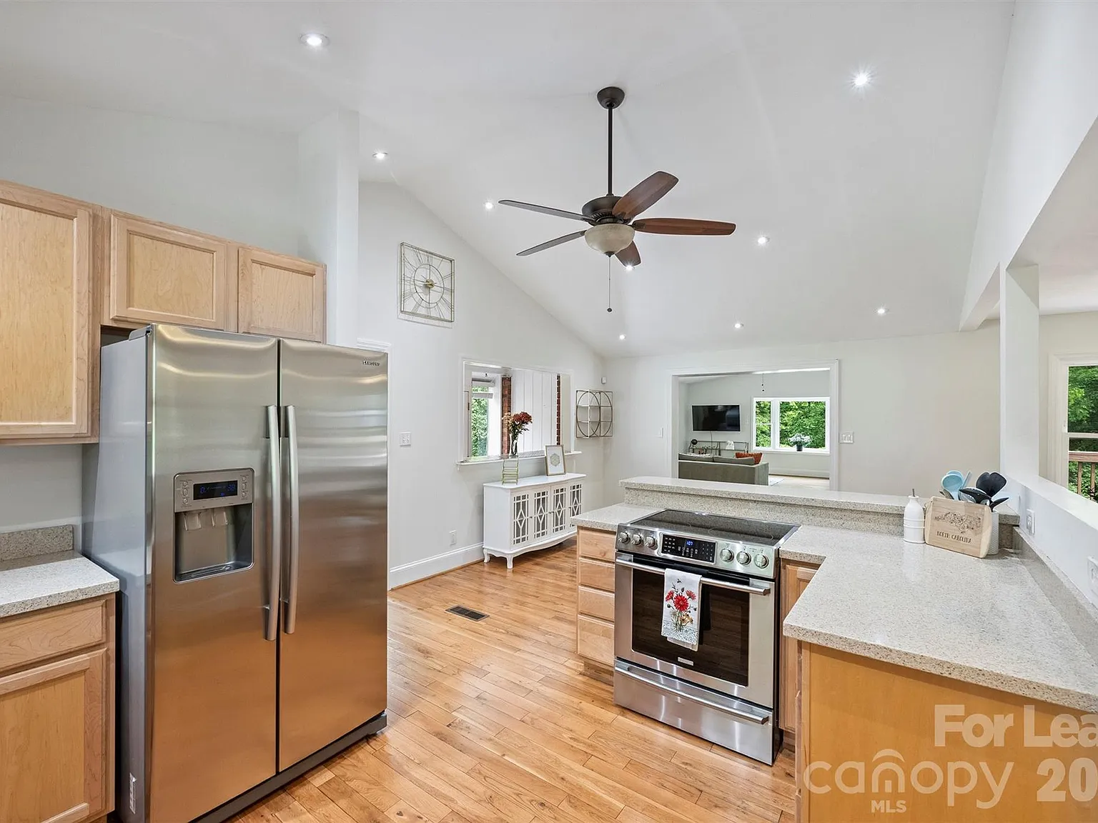 3 bed, 2.0 bath, 1800 sqft, $3,600 — Photo 3