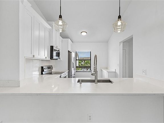 3rd image of 9295 Lake Park DR #201