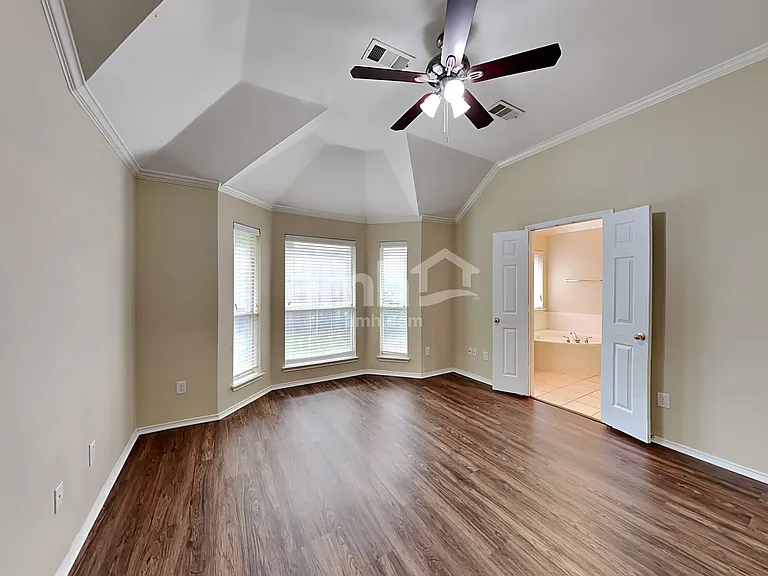 4308 Rebecca Ct — Photo 10