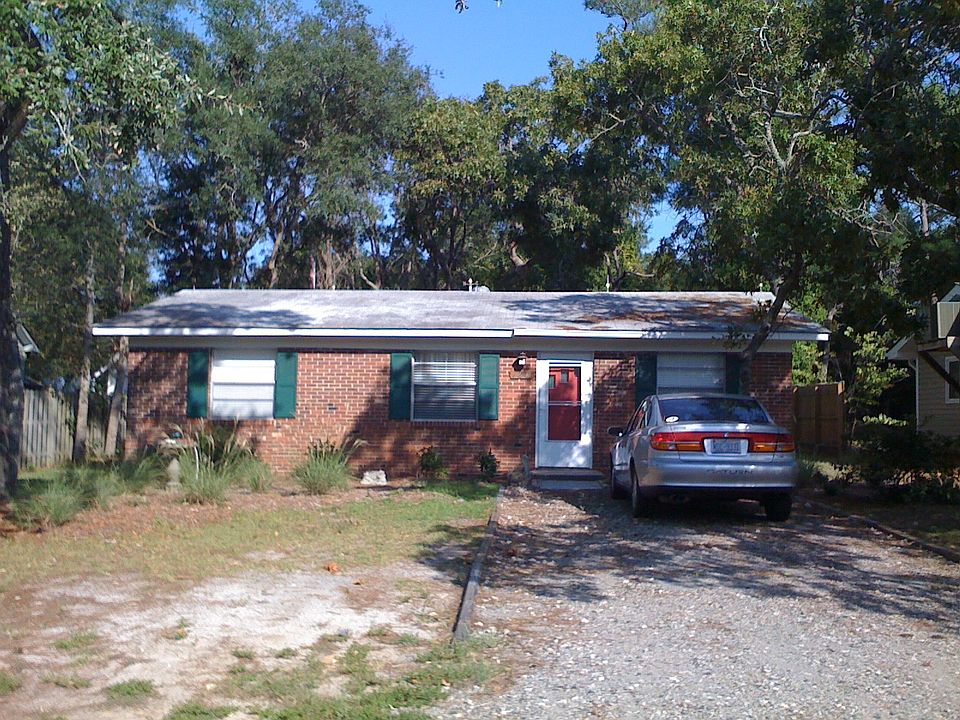 120 NE 34th St. Oak Island
