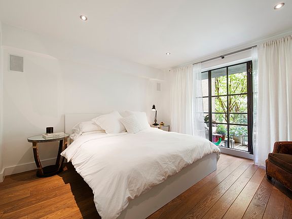 5th image of 259 E 7th St APT 3W