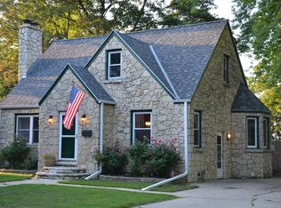 S21W23053 Hillside Dr, Waukesha, WI 53186
