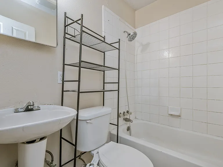 819 N Apache St #B — Photo 12