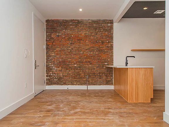 4th image of 437 Throop Ave #2B