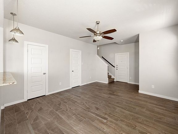 4th image of 561 Creekside Frst