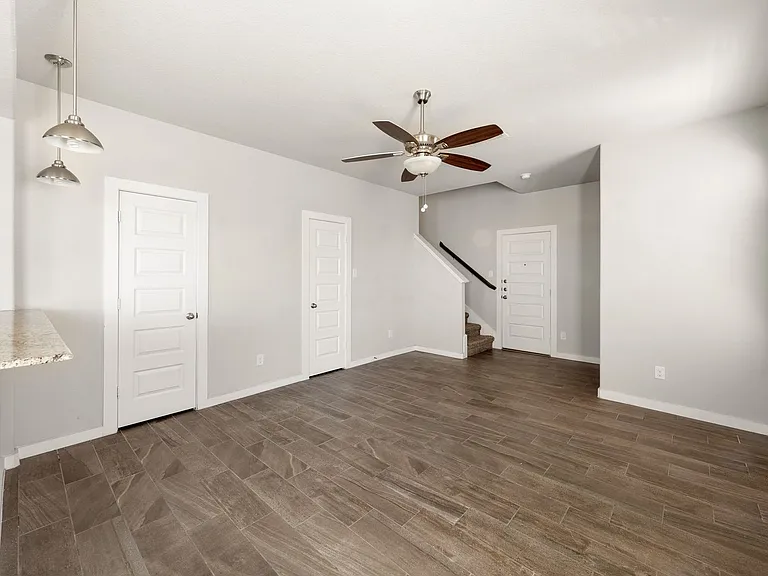 561 Creekside Frst — Photo 4