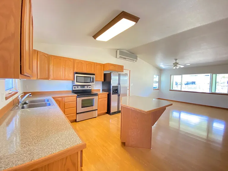 1136 Makaala St — Photo 20