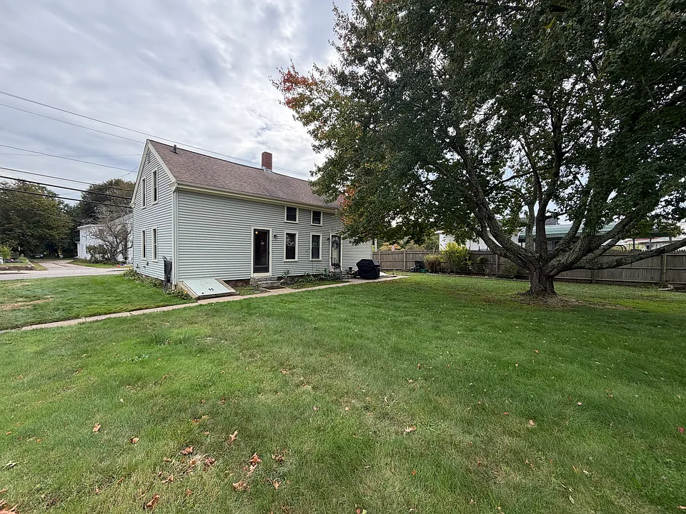 1023 Main St