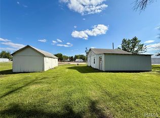409 Cleveland St, Shelbina, MO 63468