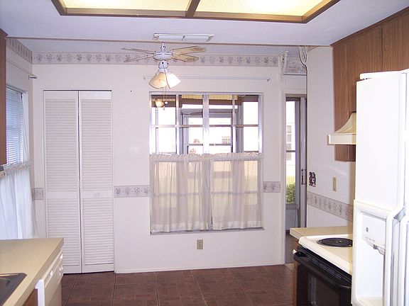 Eat-In Kitchen