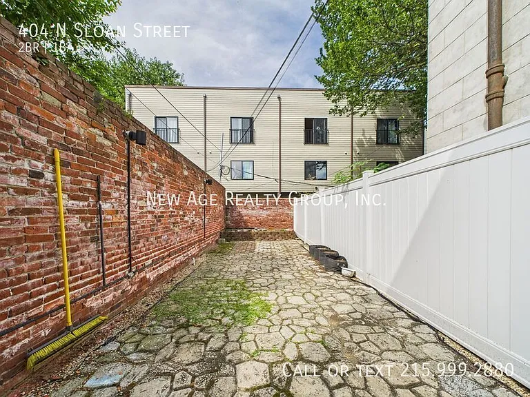 404 N Sloan St — Photo 11