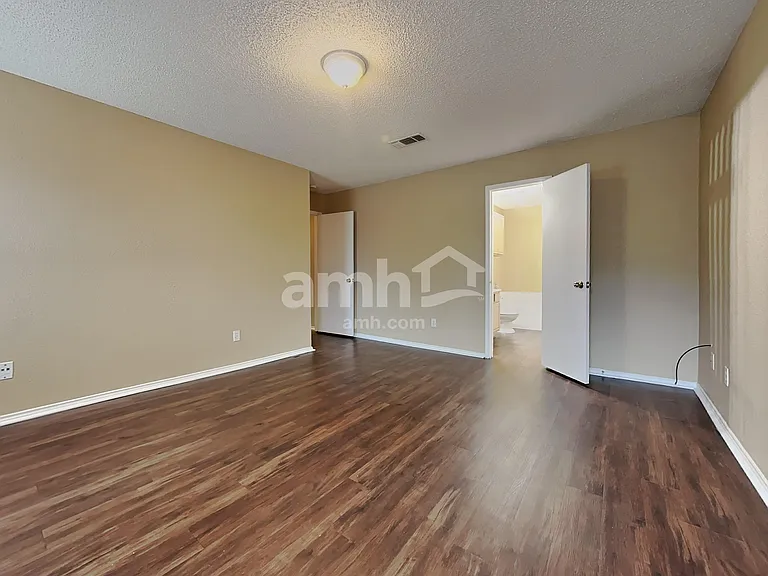 3235 Crystal Brook Ct — Photo 9
