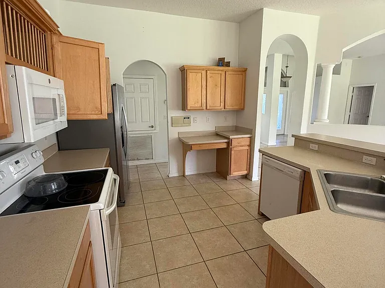 3419 SW Galeti St — Photo 5