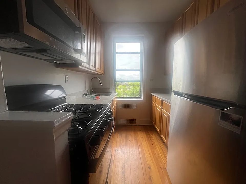 1st image of 191 E 17th St #604
