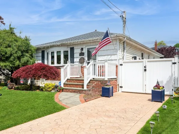 75 Massachusetts Avenue, Massapequa, NY 11758