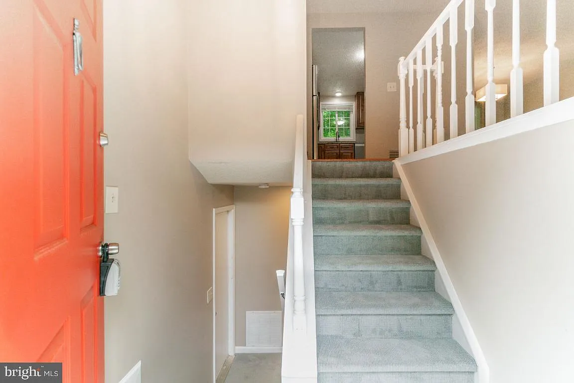 3 bed, 2.5 bath, 1880 sqft, $3,399 — Photo 4