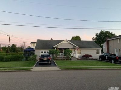 8 Tompkins Ave, Babylon, NY, 11702
