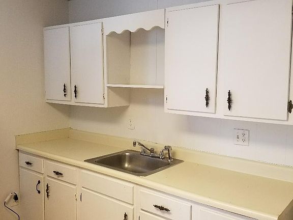 2nd image of 715 Pearl St #715