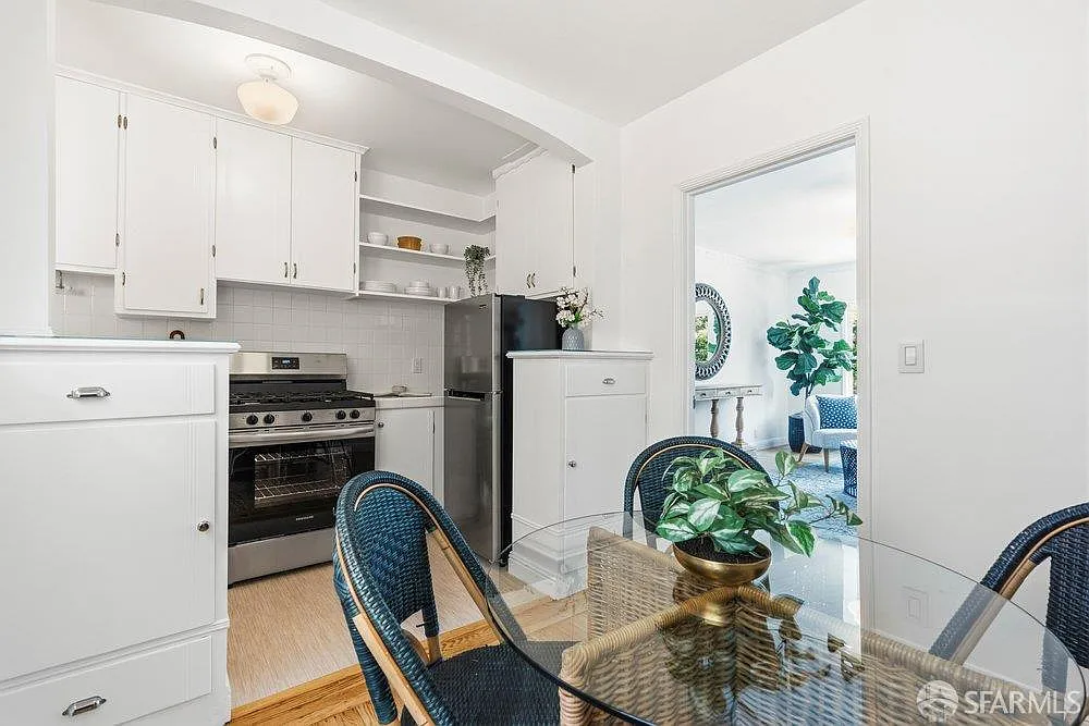 40 28th St APT 1 - Photo 8