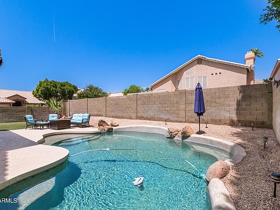 3rd image of 1326 E THISTLE LANDING Drive