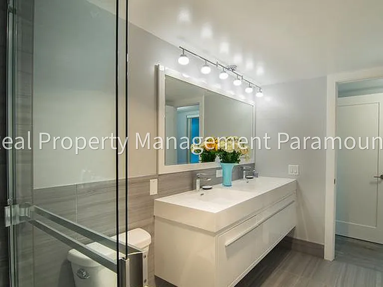 2700 Cahuenga Blvd E #1306 — Photo 8