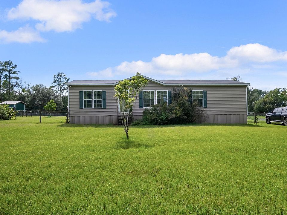 1st image of 2462 Lloyd Creek Rd