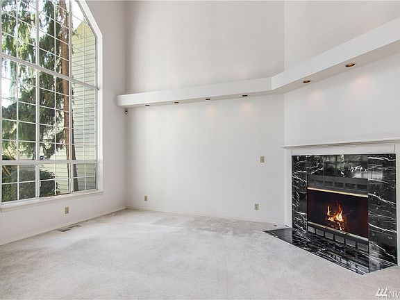 5th image of 15821 Northup Way #16