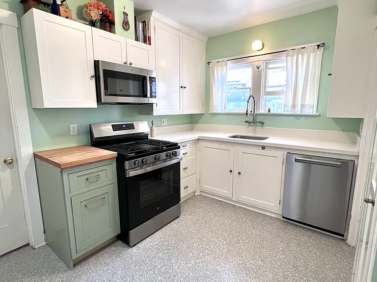 1429 Gillespie St — Photo 8