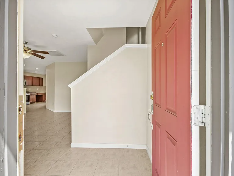 1223 Grassy View Dr — Photo 3
