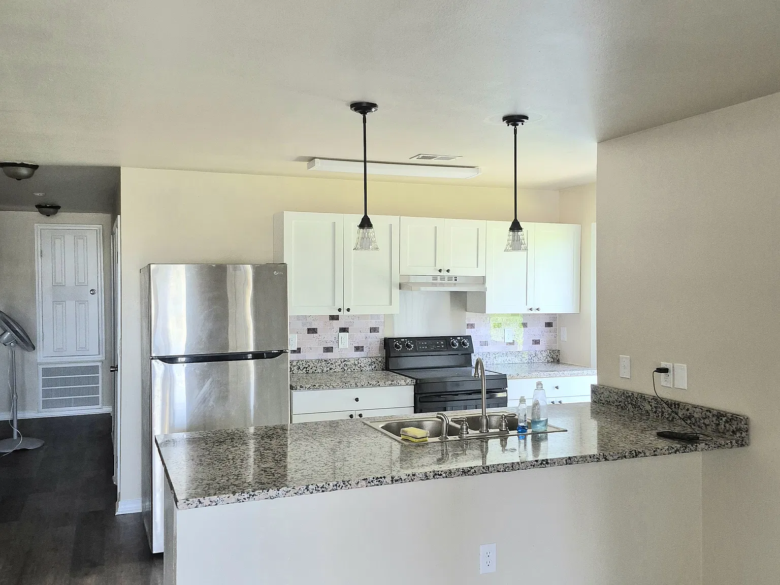 3 bed, 1200 sqft, $1,400 — Photo 2