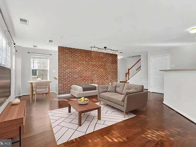 11180 Wortham Crest Cir — Photo 4