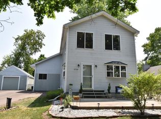 6725 Roslyn Pl, Racine, WI 53406