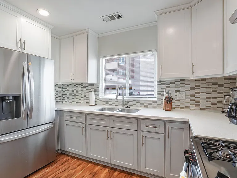 120 N Rowan Ave — Photo 31