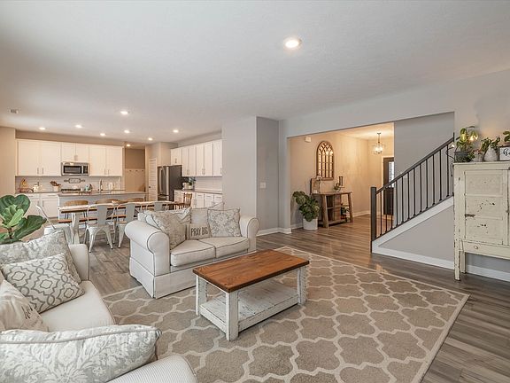 3rd image of 3855 Kensington Dr