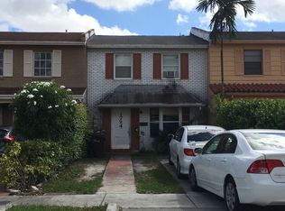 1724 W 72nd St, Hialeah, FL 33014