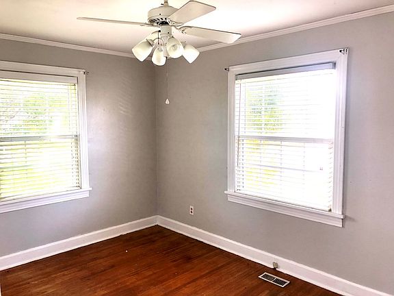 4th image of 3049 Allen St